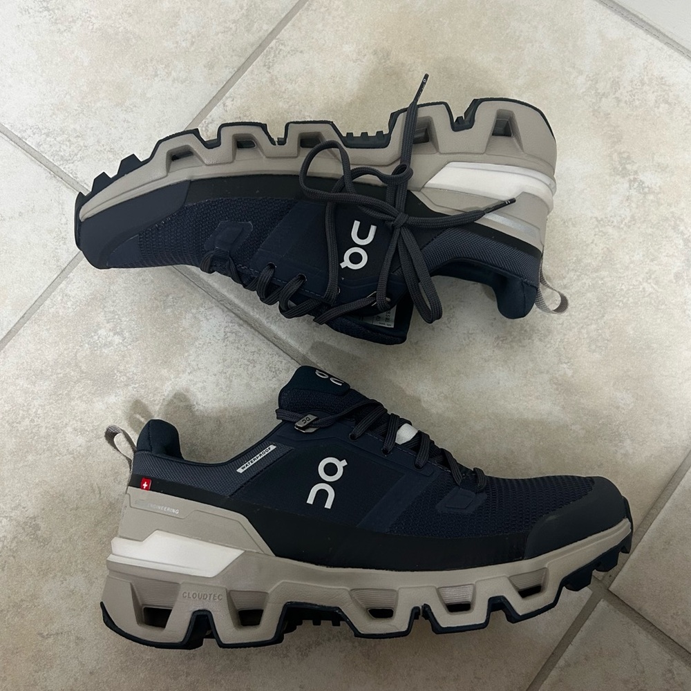 On Running Navy | Desert Cloudwander Waterproof Sz. 8.5W - Picture 6 of 10